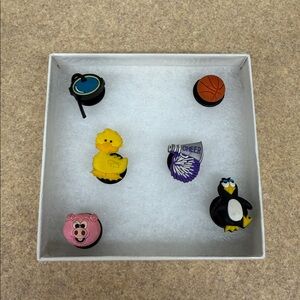 Shoe charms for crocs - bundle of 6. 5 are Jibbitz and 1 is not)